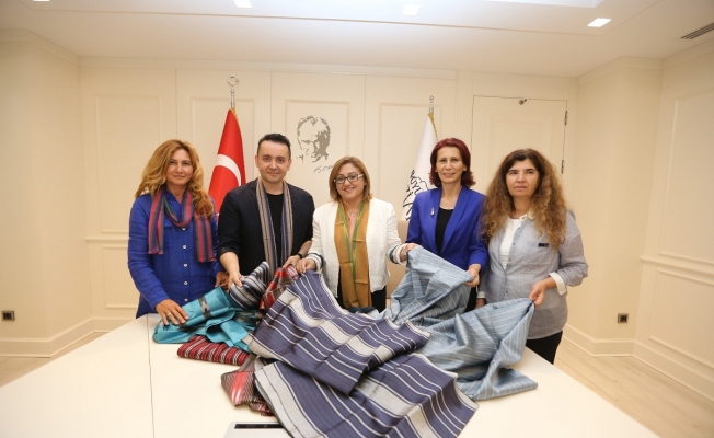 Modacı Bora Aksu, Gaziantep'in kutnu kumaşını, Londra Moda Haftası'nda tanıtacak