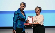 Başarılı iş kadını Leyla Alaton'a Tescilli Markalar'dan onur ödülü